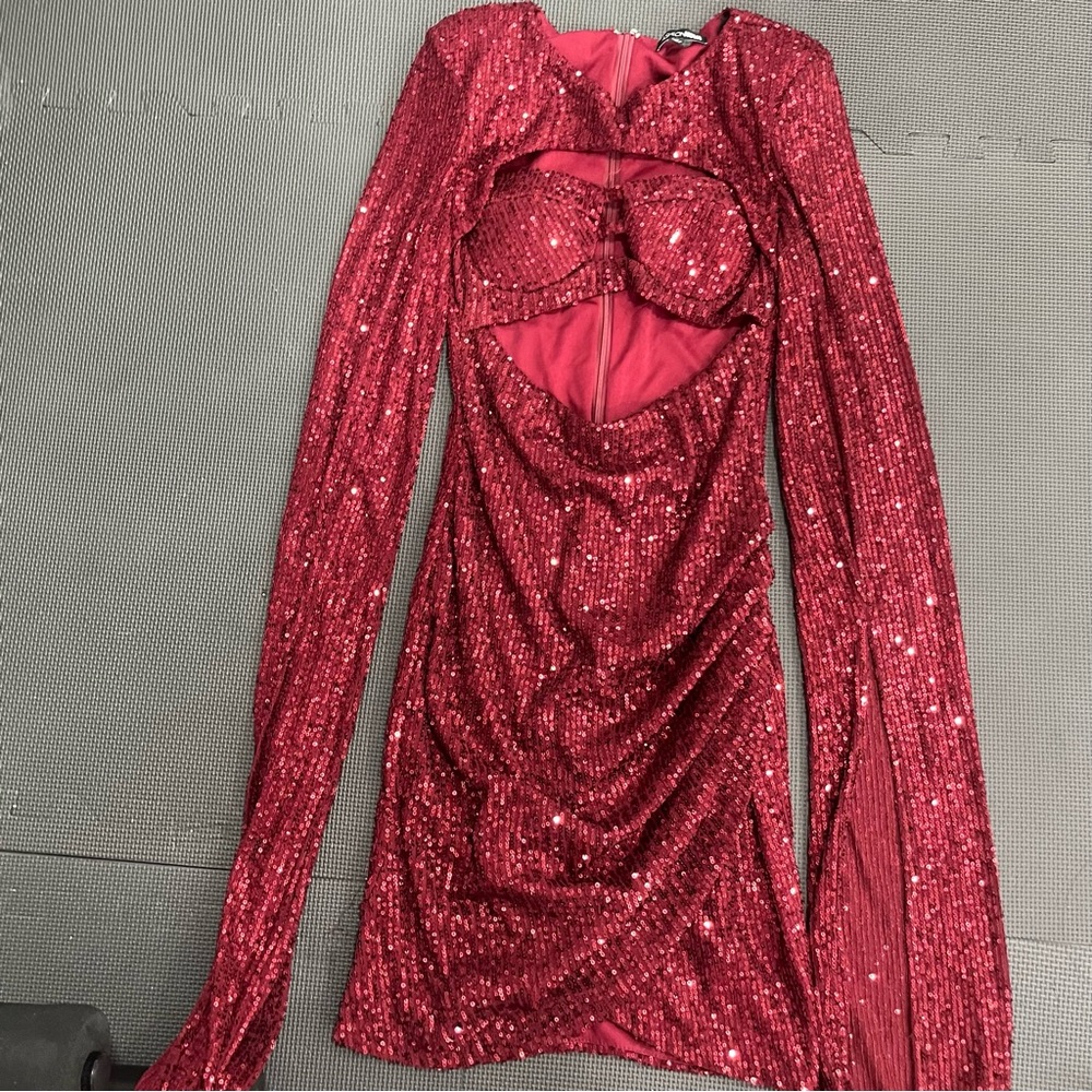 Elegant Red Sequin Dress - Picture 1 of 3